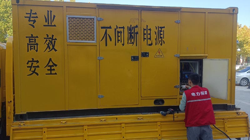 鹤岗柴油发电机组和UPS电源配合使用时，如何避免切换过程中的电力中断？